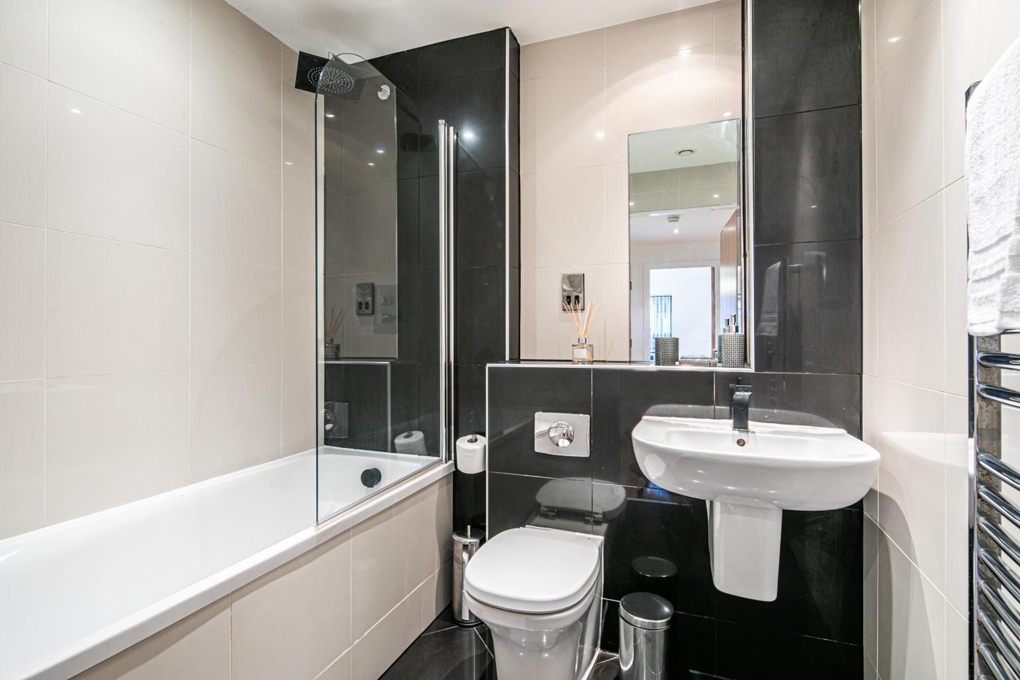 Stylish 2 Bed Apt 18 - City Centre, Free Parking, Espresso Machine & Netflix - Hosted By Stay Host Save Шефилд Экстерьер фото